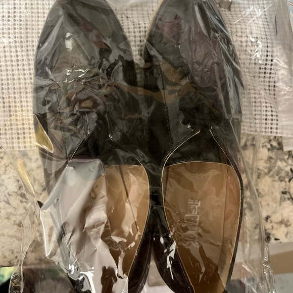 Women Shoes for Sale - Picture 2 of 4